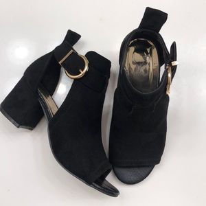 cute peep toes heels!